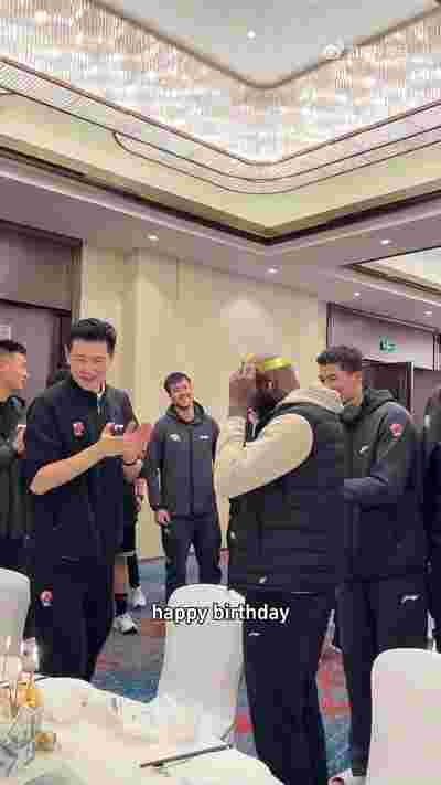 火箭客场击败76人，哈登三双表现抢眼