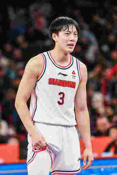 CBA联赛：广东宏远逆转战胜辽宁本钢