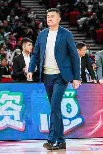 热火队与步行者争夺季后赛席位，激战在即