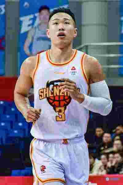 NBA季前赛揭幕，球迷热情高涨