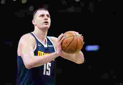 NBA历史最佳球员评选引发热议，球迷争论不休