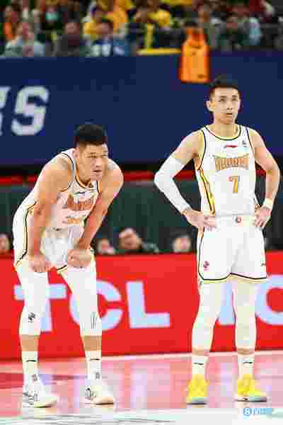 76人客场大胜公牛，取得五连胜