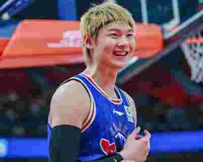 打得可以！王哲林17中10拿到22分8篮板